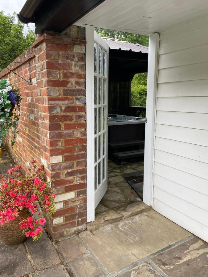 The Garth Guest Suite Studio Cottage Lingfield Exterior foto